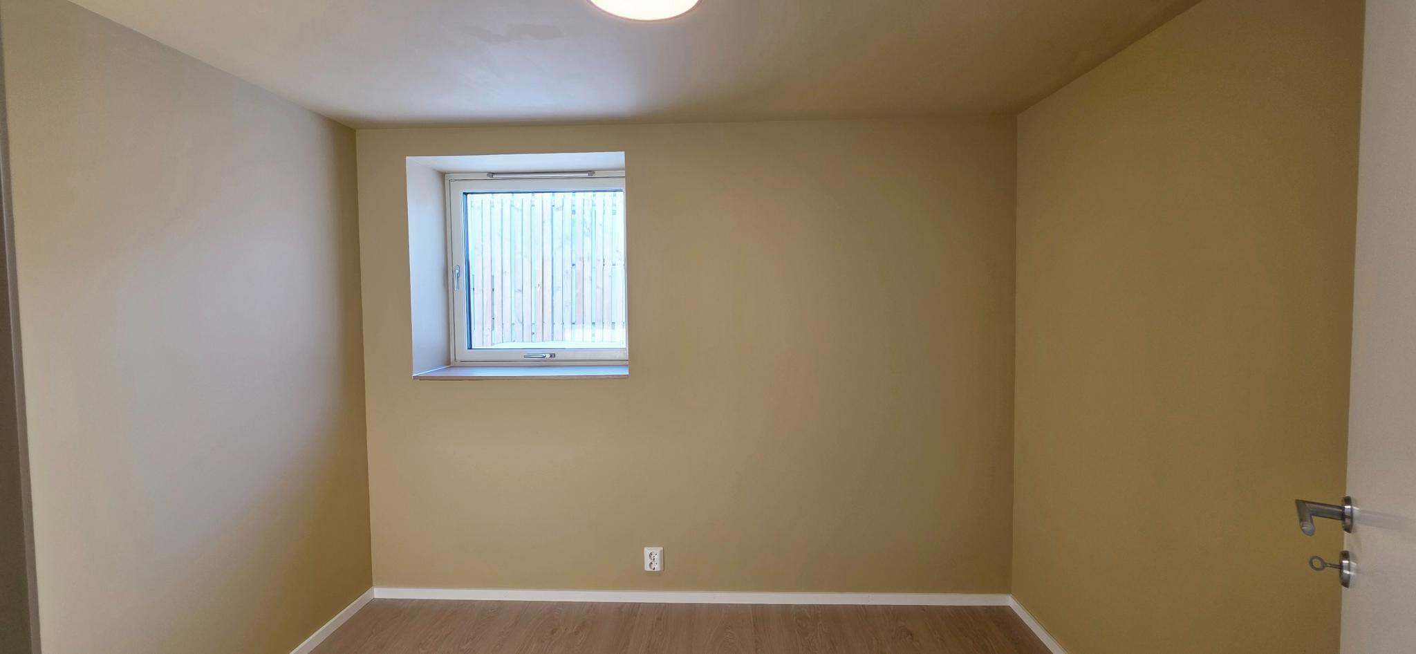 Soverom 2 eller kontor.